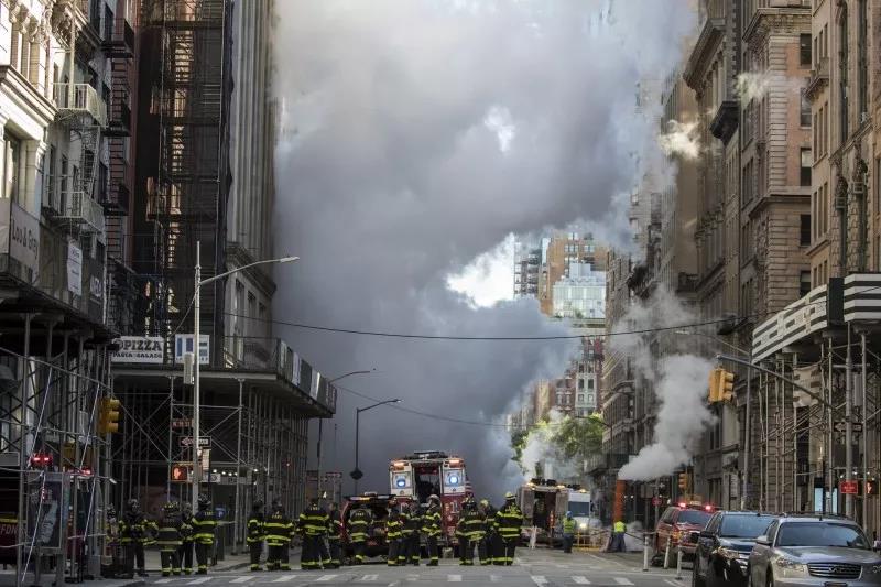 就在昨天！纽约熨斗大厦街区，一蒸汽管线爆炸！已致5人受伤…